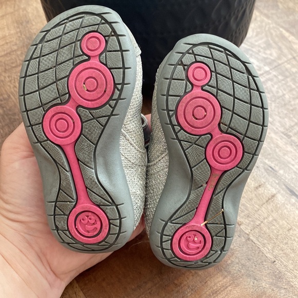 Cute Silver Sandals - Size 4 - Picture 7 of 9